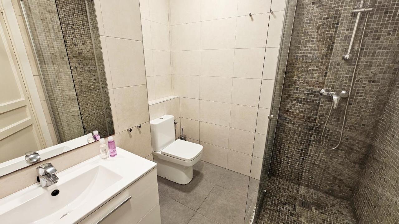 Click&Flat Seneca Suites Barcelona Exterior photo