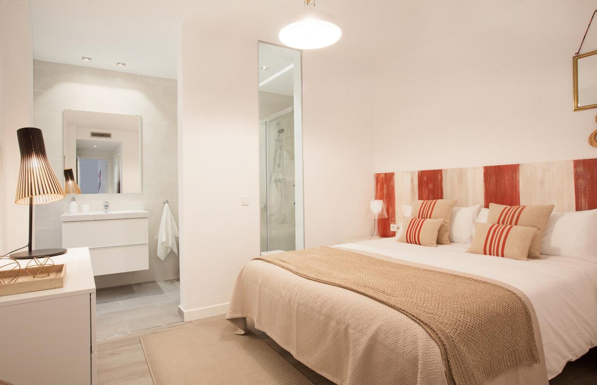 Click&Flat Seneca Suites Barcelona Exterior photo