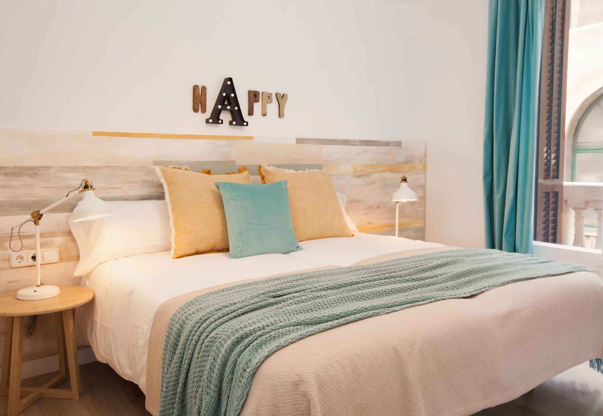 Click&Flat Seneca Suites Barcelona Exterior photo