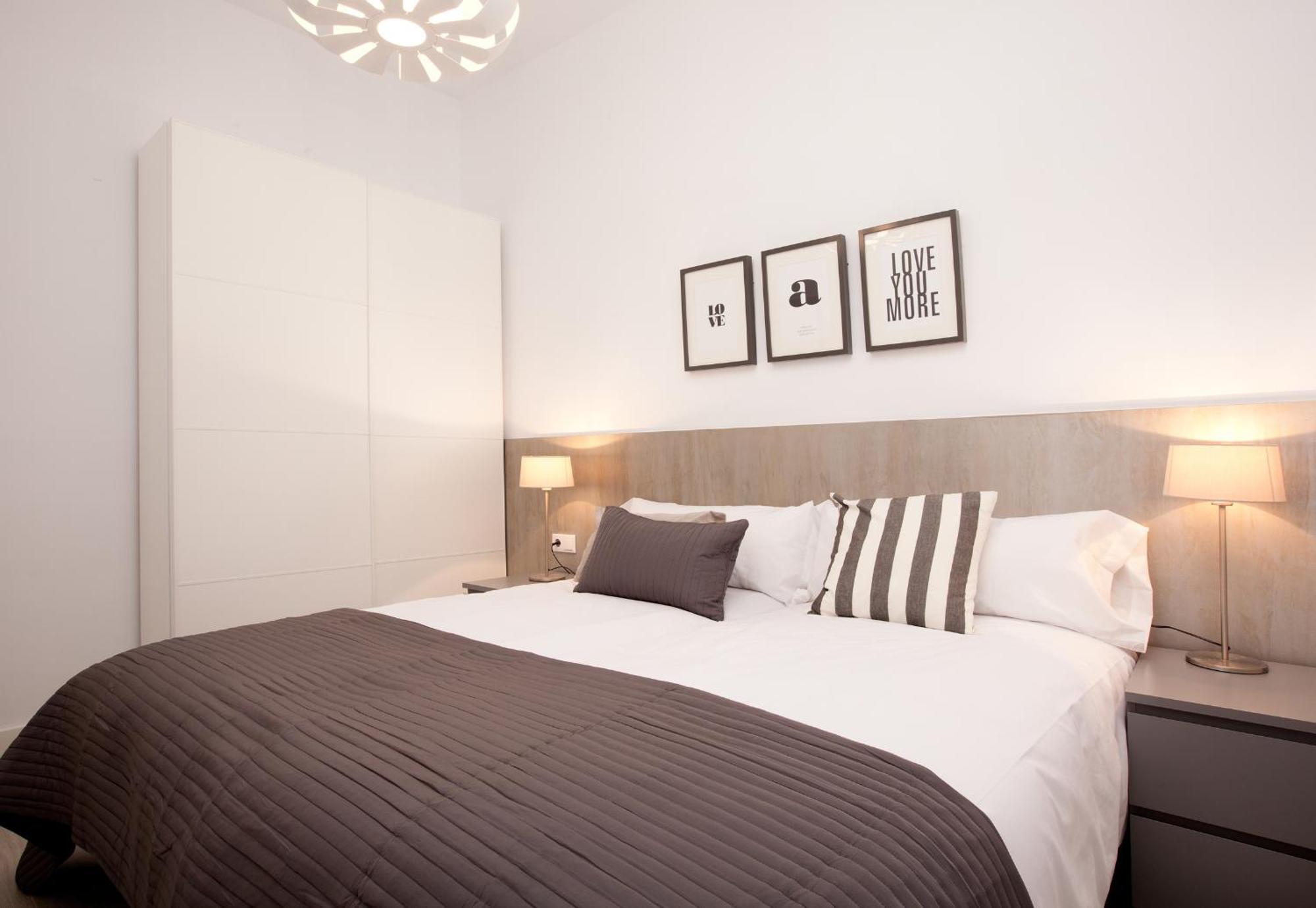 Click&Flat Seneca Suites Barcelona Room photo