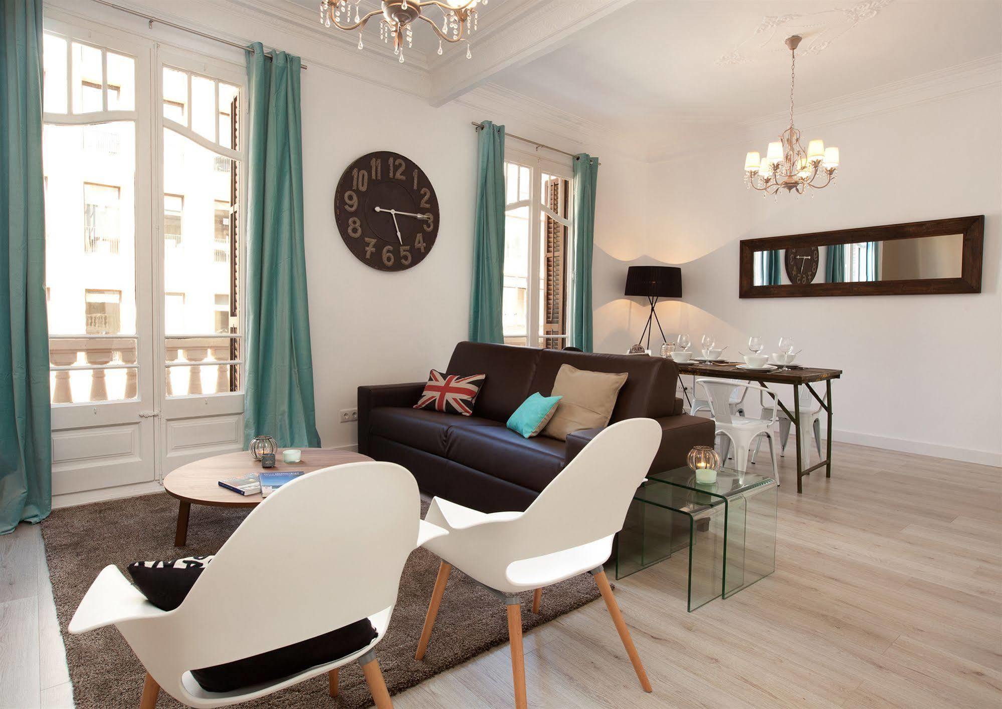 Click&Flat Seneca Suites Barcelona Exterior photo