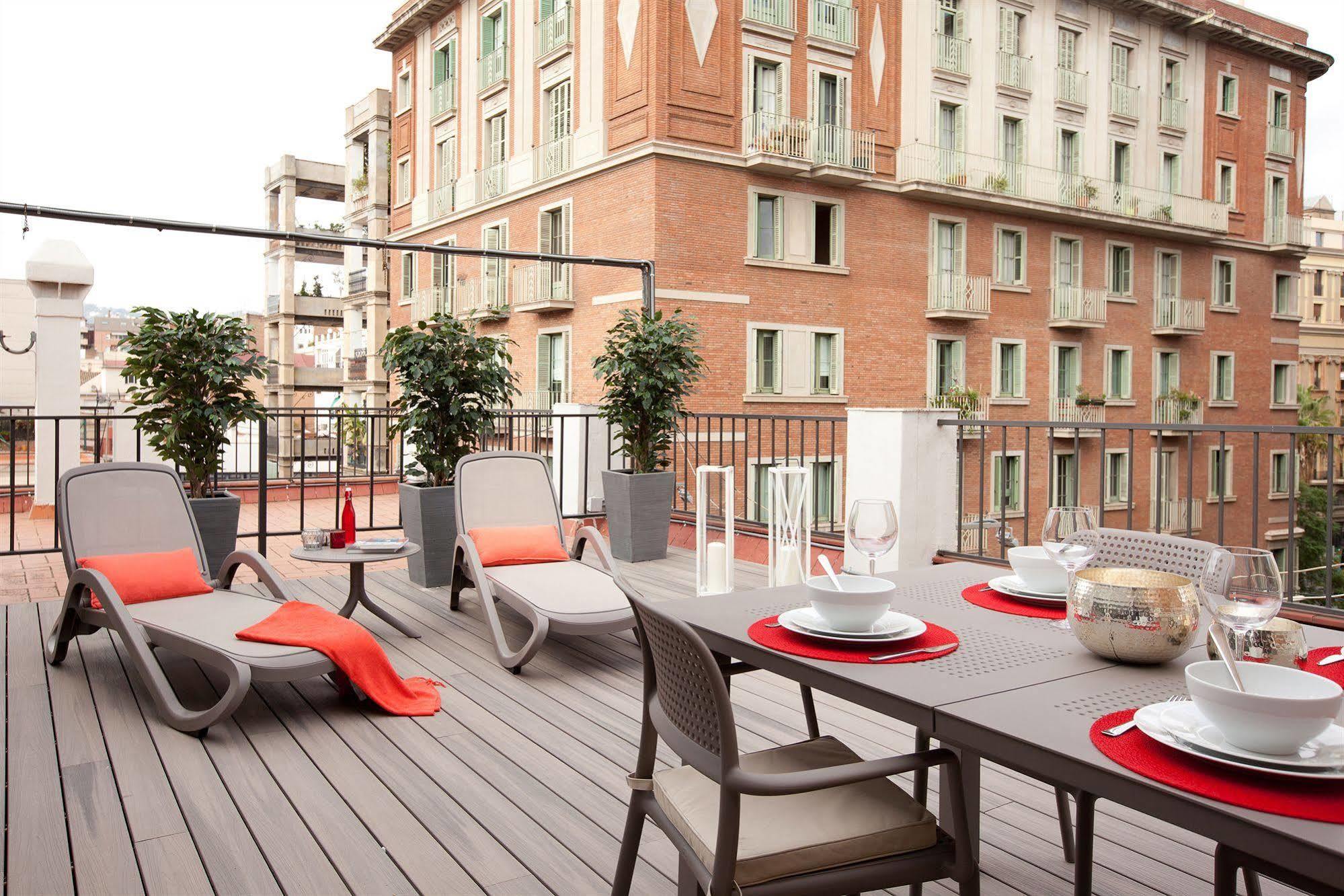Click&Flat Seneca Suites Barcelona Exterior photo